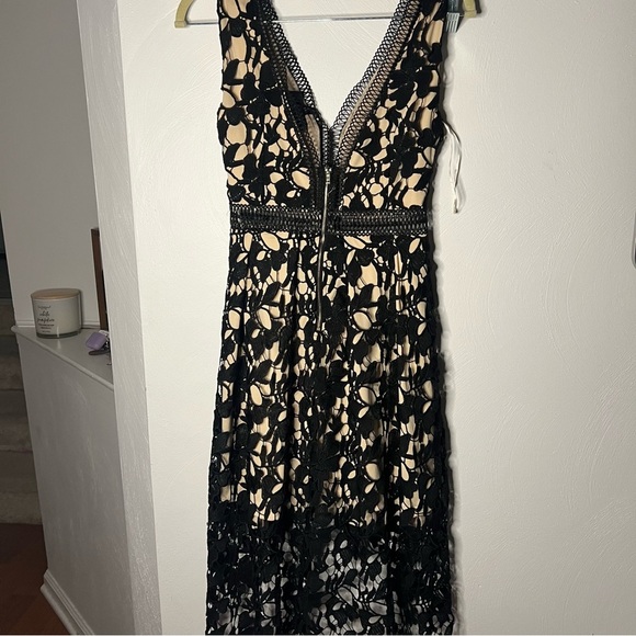 Elegant Black Lace Dress - Picture 5 of 7